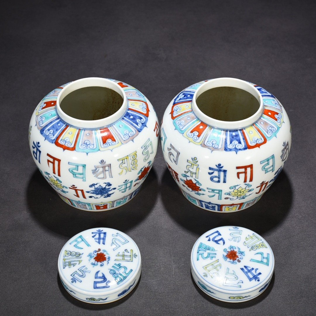 Ming Dynasty Chenghua Dou Colorful Purple Lotus Sanskrit Tianzi Jar
