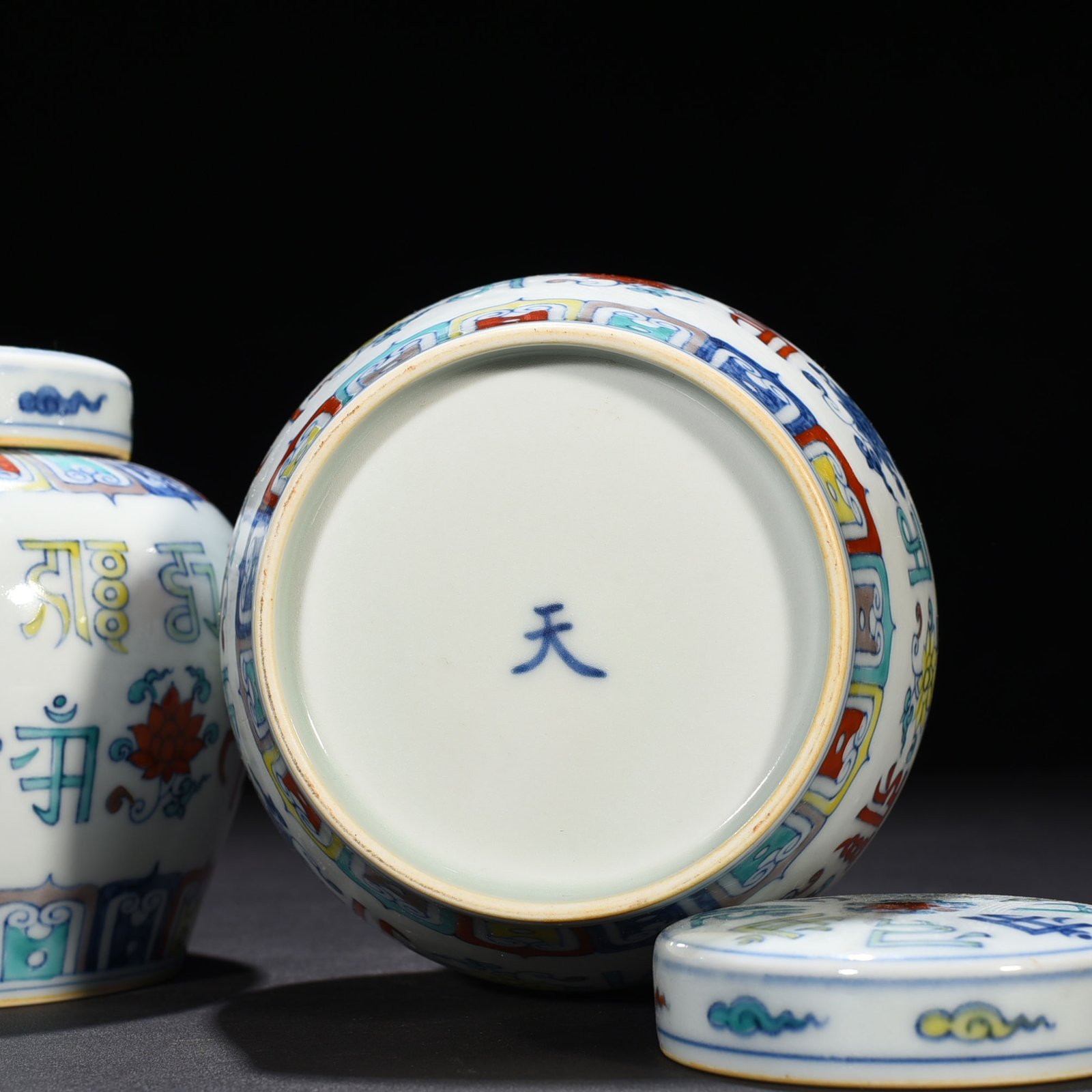 Ming Dynasty Chenghua Dou Colorful Purple Lotus Sanskrit Tianzi Jar