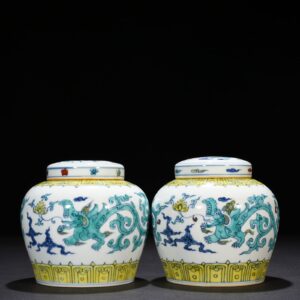 Ming Dynasty Chenghua Dou Cai purple dragon pattern Tianzi jar