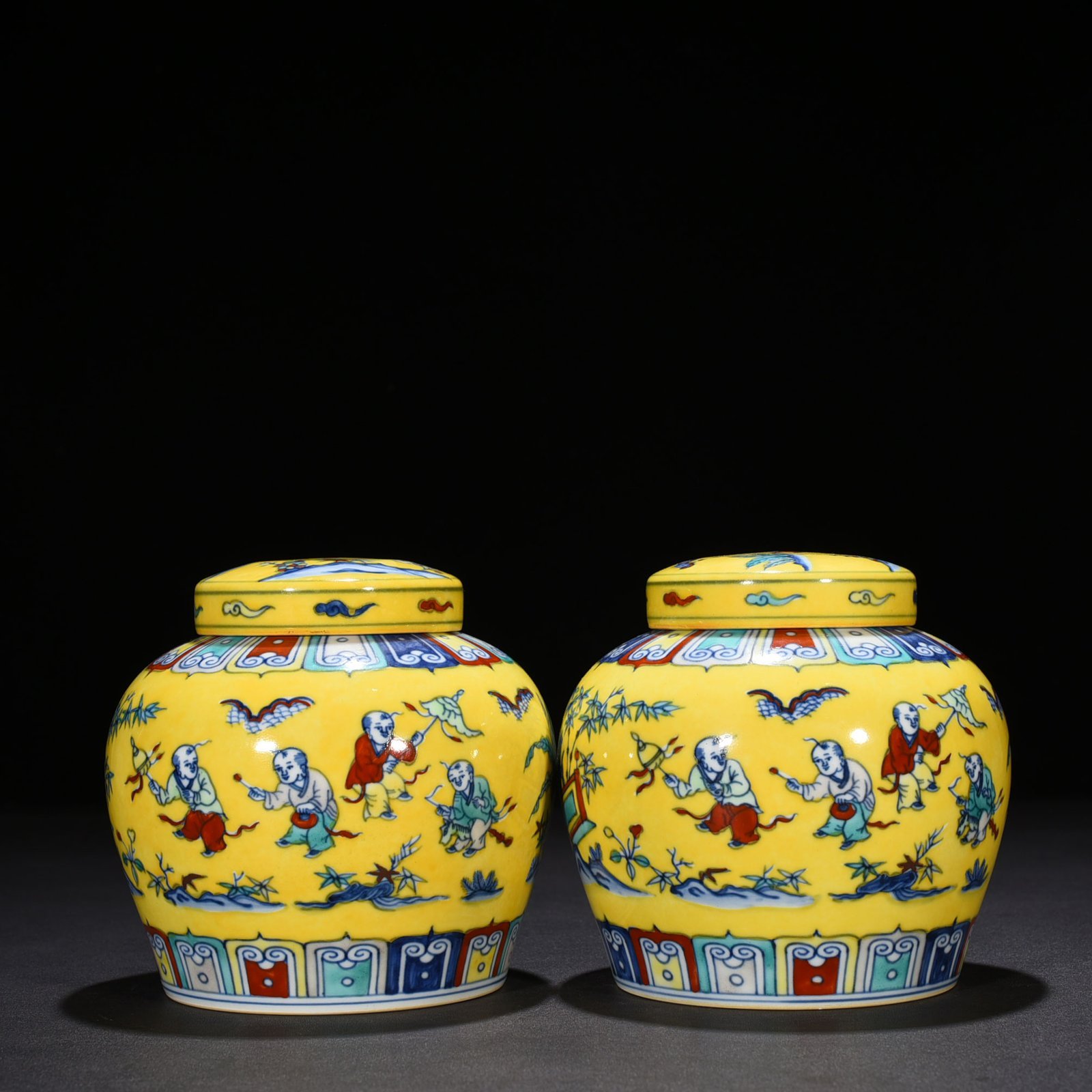 Ming Dynasty Chenghua Doucai Jiaoyang glazed Tianzi jar with baby play pattern