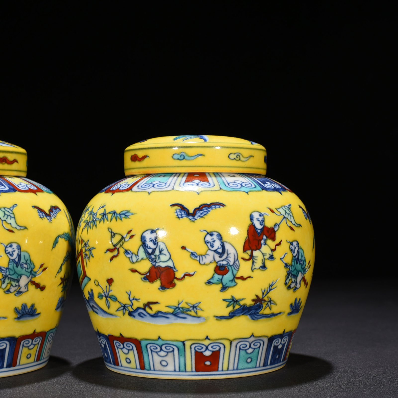 Ming Dynasty Chenghua Doucai Jiaoyang glazed Tianzi jar with baby play pattern