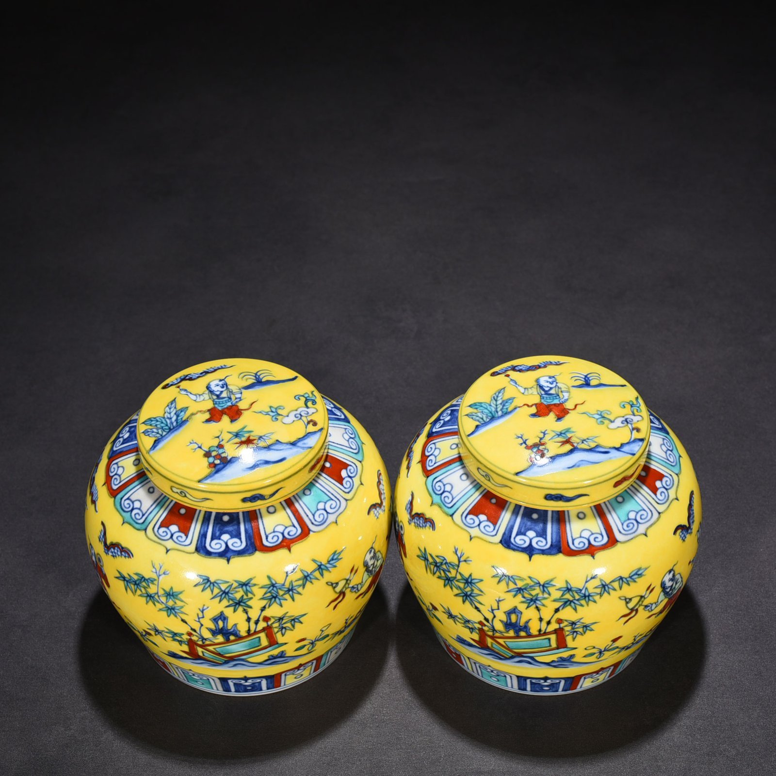 Ming Dynasty Chenghua Doucai Jiaoyang glazed Tianzi jar with baby play pattern