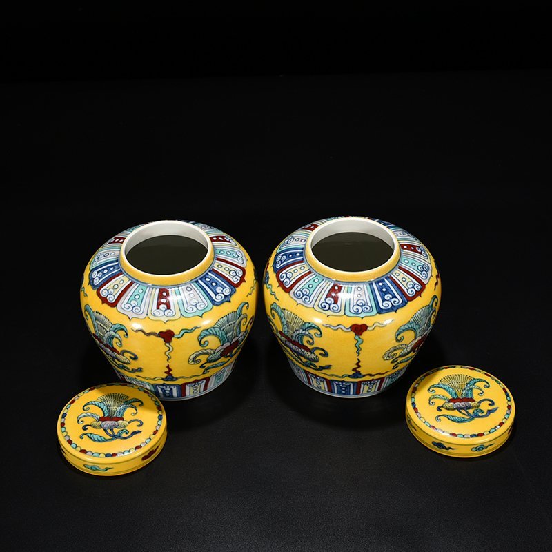 Ming Dynasty Chenghua Doucai Jiaoyang Glaze Tianzi jar with folded branches