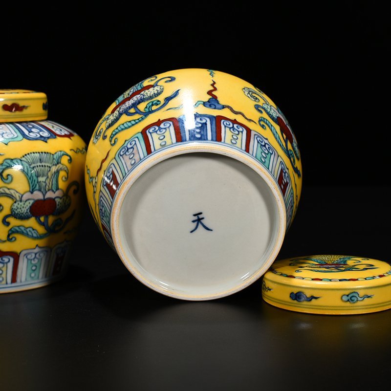 Ming Dynasty Chenghua Doucai Jiaoyang Glaze Tianzi jar with folded branches