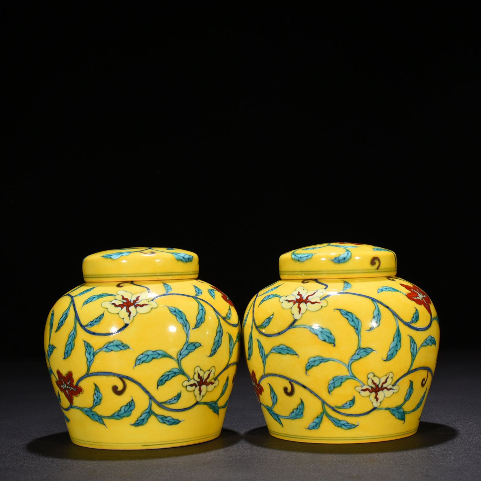 Ming Dynasty Chenghua Doucai delicate yellow glaze wrapped okra pattern sky-shaped jar