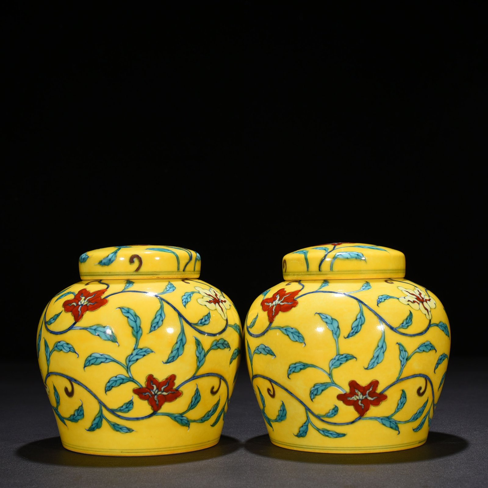 Ming Dynasty Chenghua Doucai delicate yellow glaze wrapped okra pattern sky-shaped jar