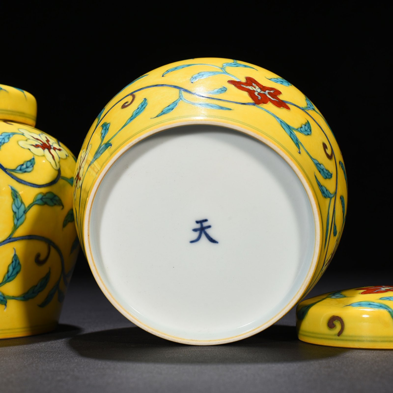 Ming Dynasty Chenghua Doucai delicate yellow glaze wrapped okra pattern sky-shaped jar