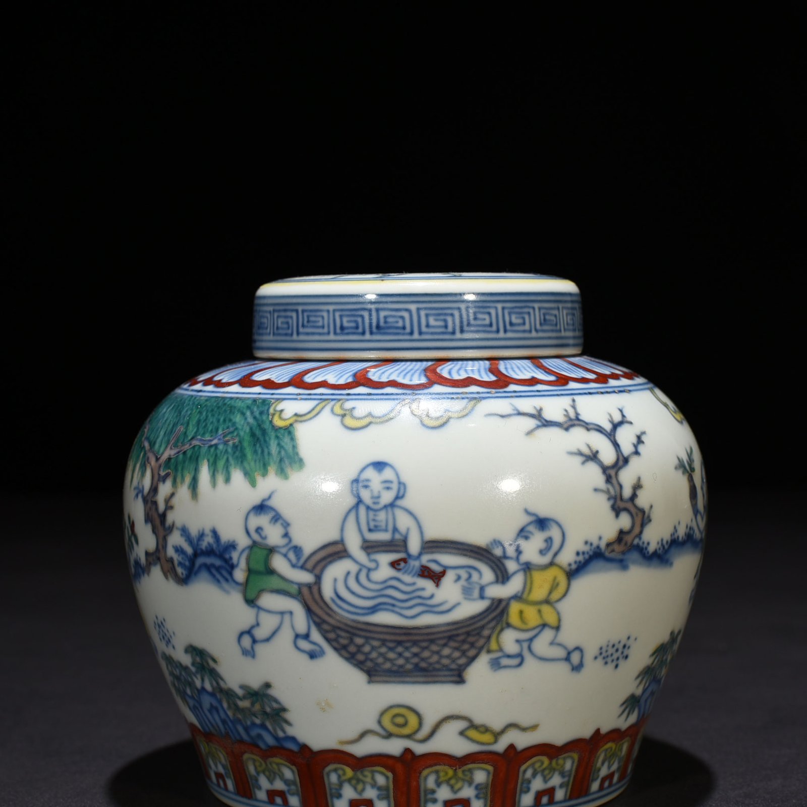 Ming Dynasty Chenghua Dou colorful baby playing pattern lid jar