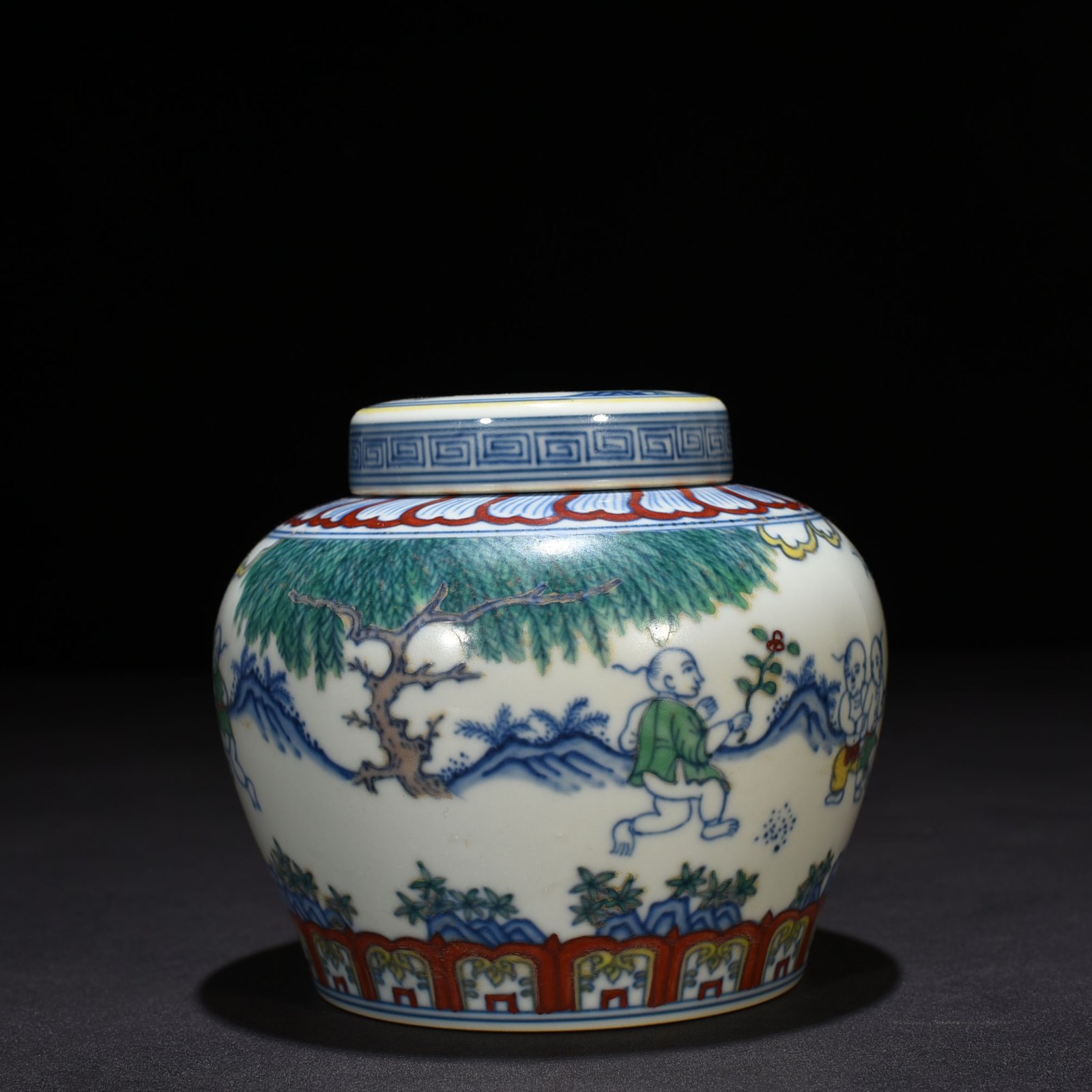 Ming Dynasty Chenghua Dou colorful baby playing pattern lid jar