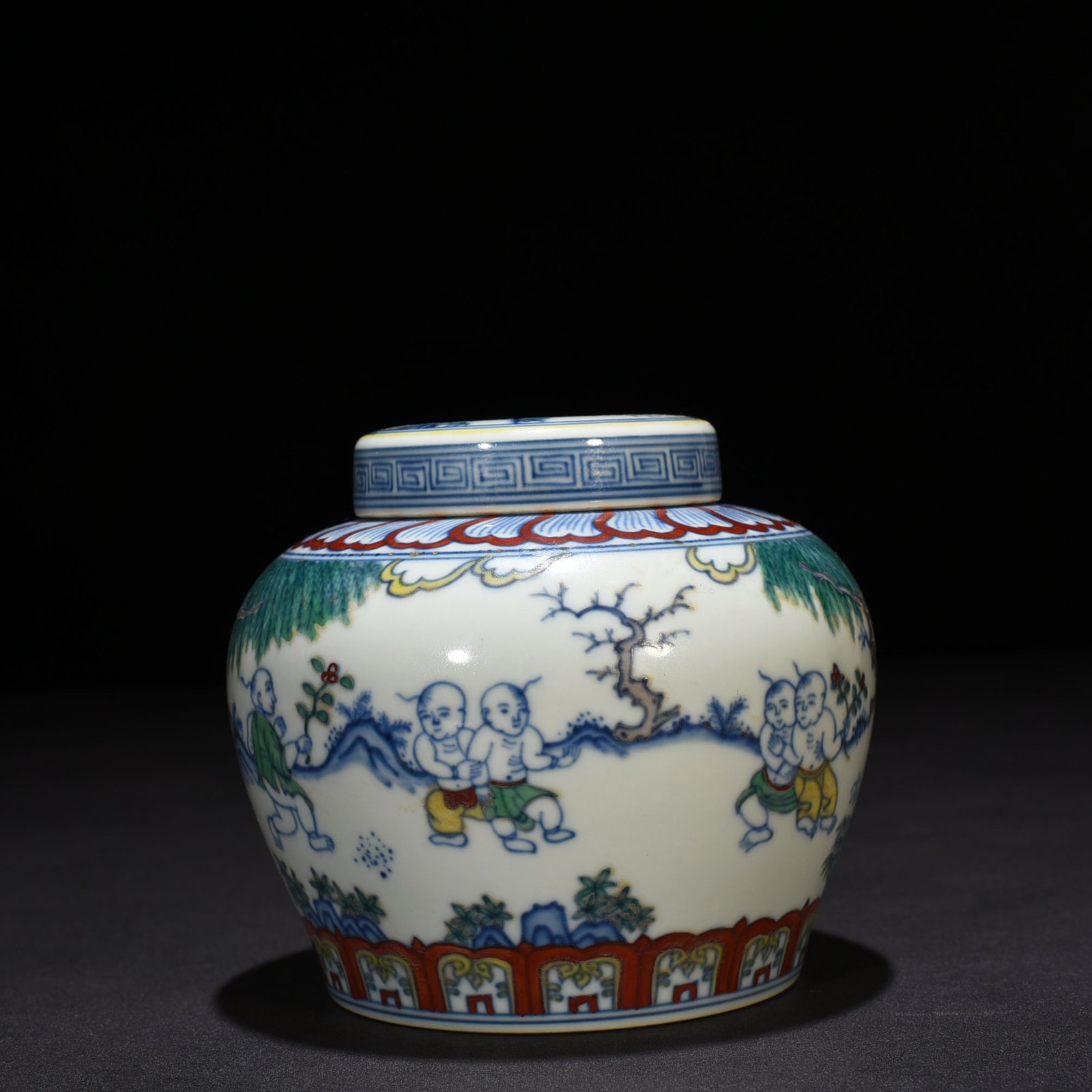 Ming Dynasty Chenghua Dou colorful baby playing pattern lid jar