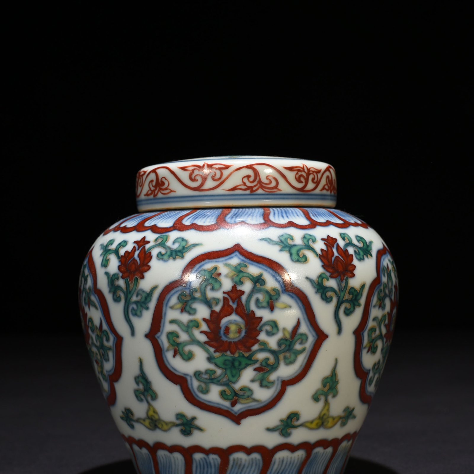 Ming Dynasty Chenghua Dou Cai Baoxiang Pattern Covered Jar