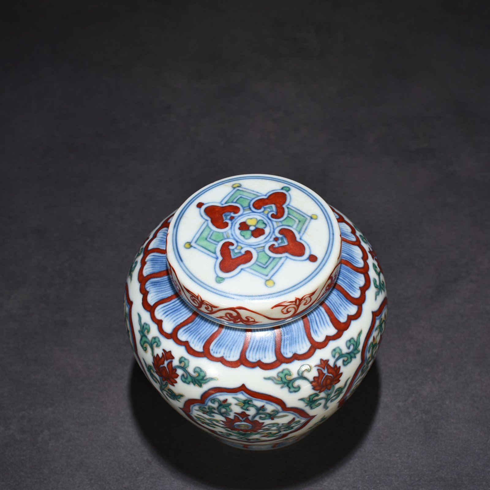 Ming Dynasty Chenghua Dou Cai Baoxiang Pattern Covered Jar
