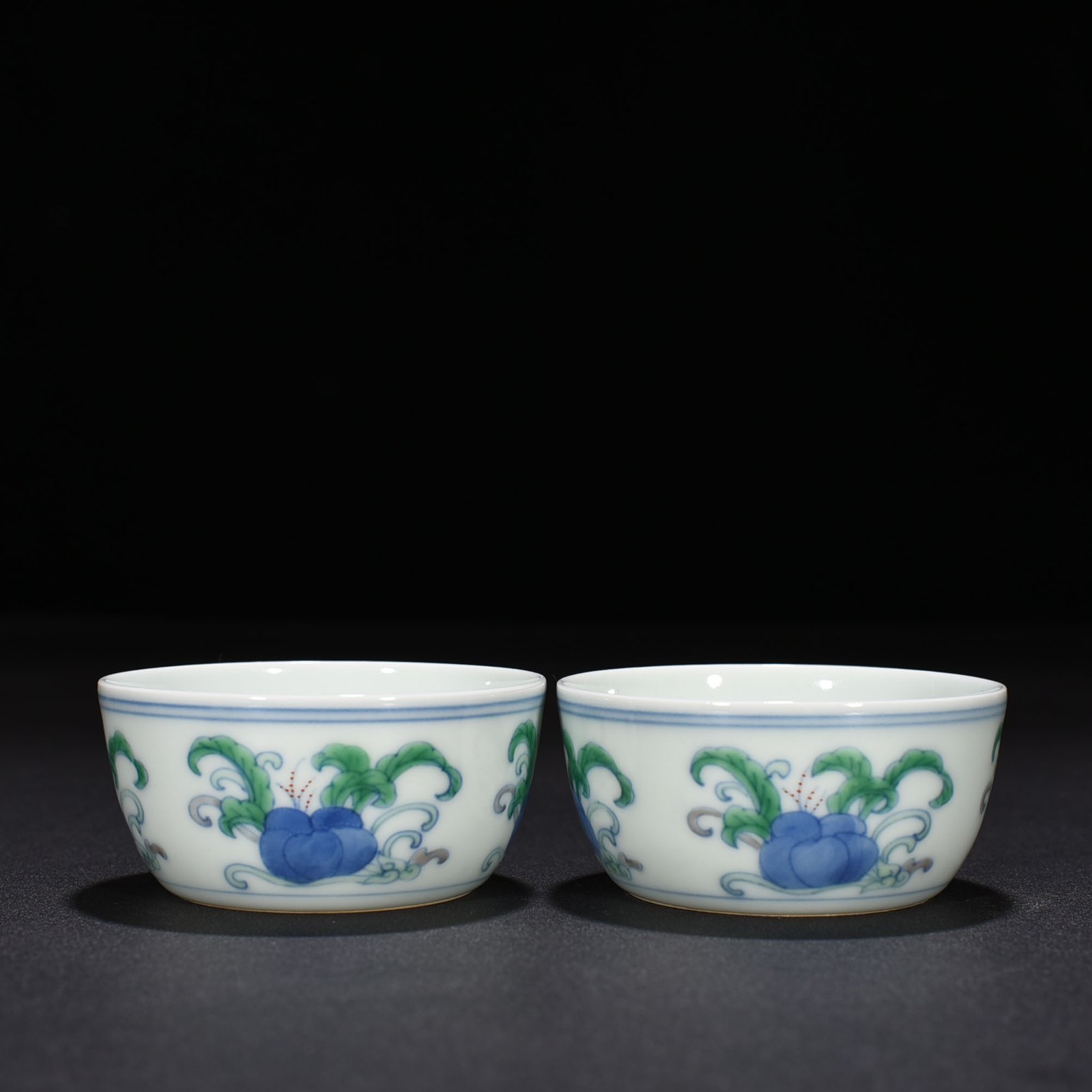 Ming Dynasty Chenghua doucai cup with folded branches and floral patterns