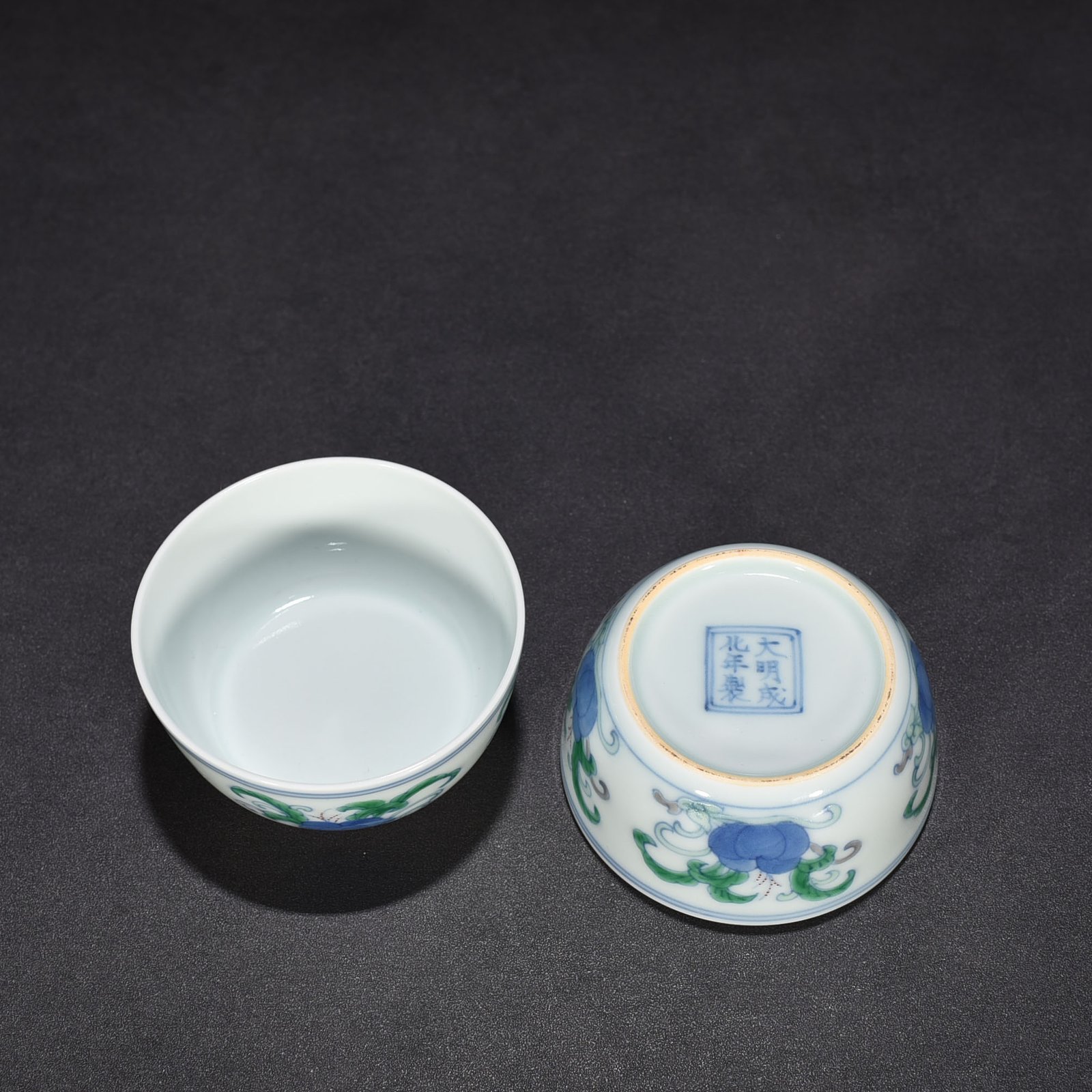 Ming Dynasty Chenghua doucai cup with folded branches and floral patterns