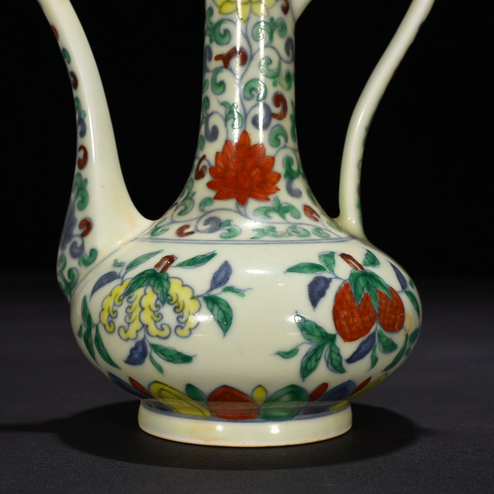 Ming Dynasty Chenghua doucai kettle with folded branches flowers and fruits pattern