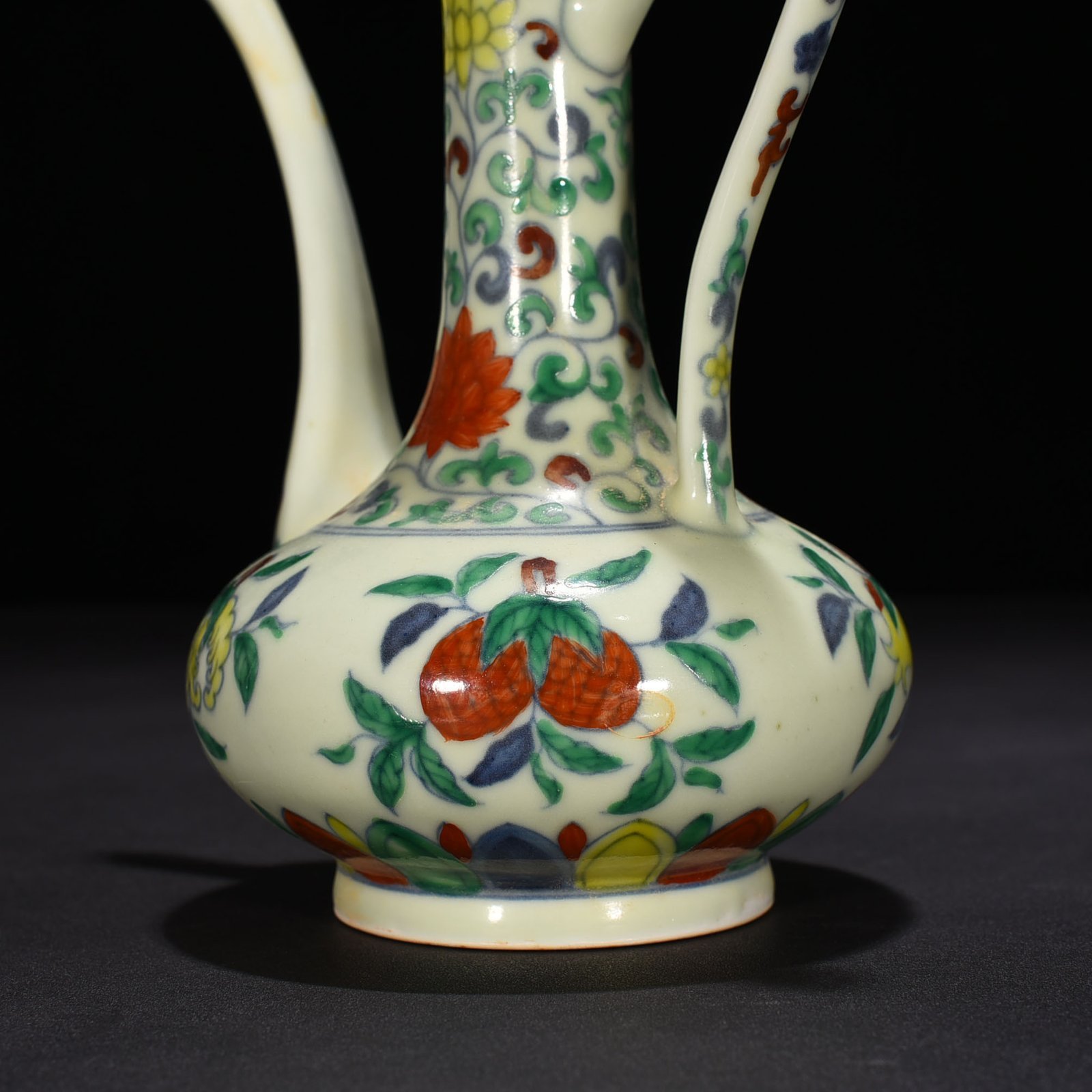 Ming Dynasty Chenghua doucai kettle with folded branches flowers and fruits pattern