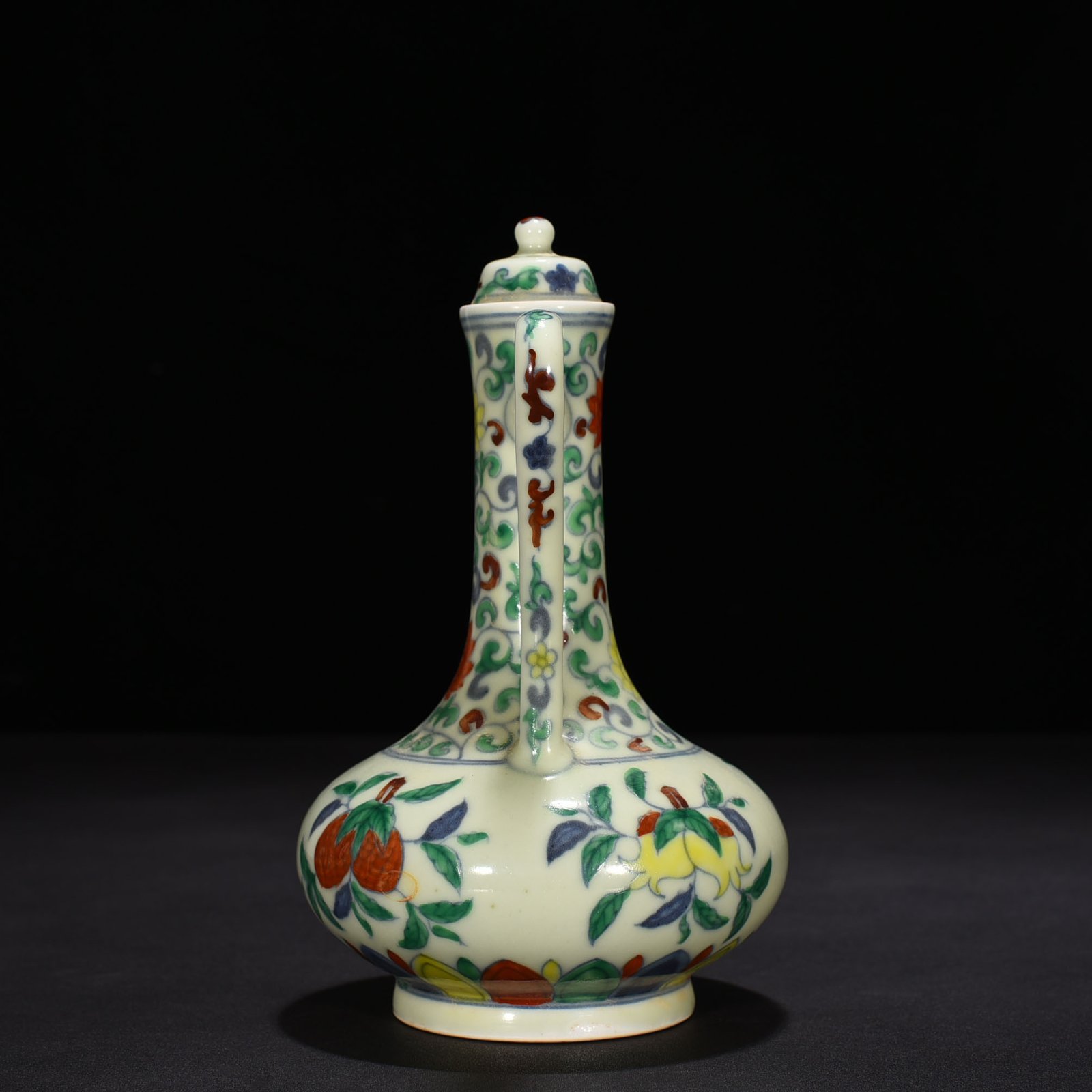 Ming Dynasty Chenghua doucai kettle with folded branches flowers and fruits pattern