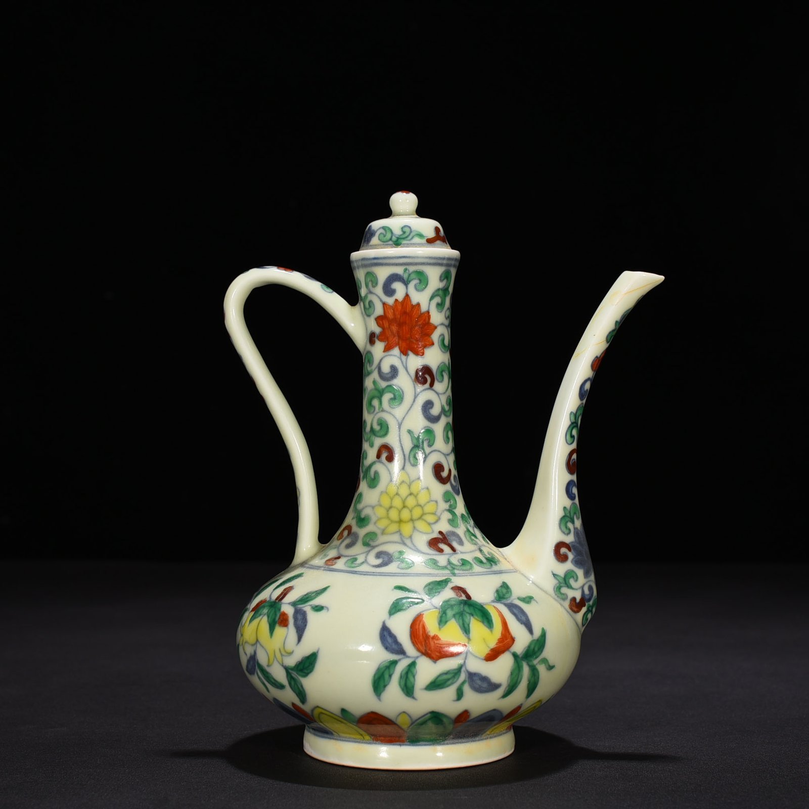 Ming Dynasty Chenghua doucai kettle with folded branches flowers and fruits pattern