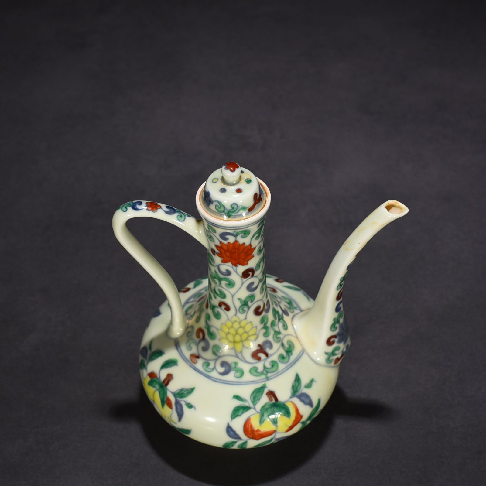 Ming Dynasty Chenghua doucai kettle with folded branches flowers and fruits pattern