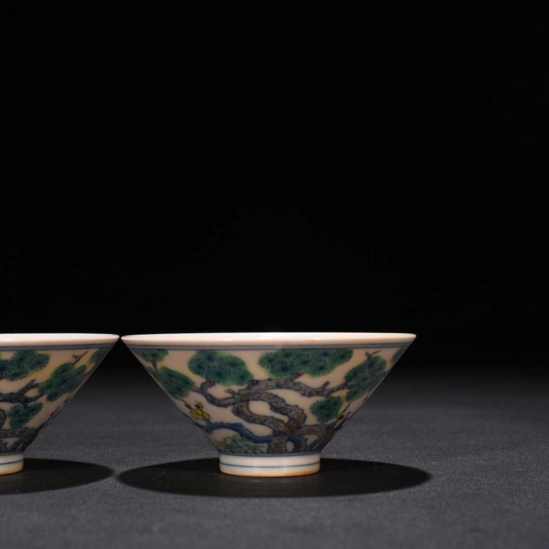 Ming Dynasty Chenghua pine bamboo and plum bamboo hat bowl