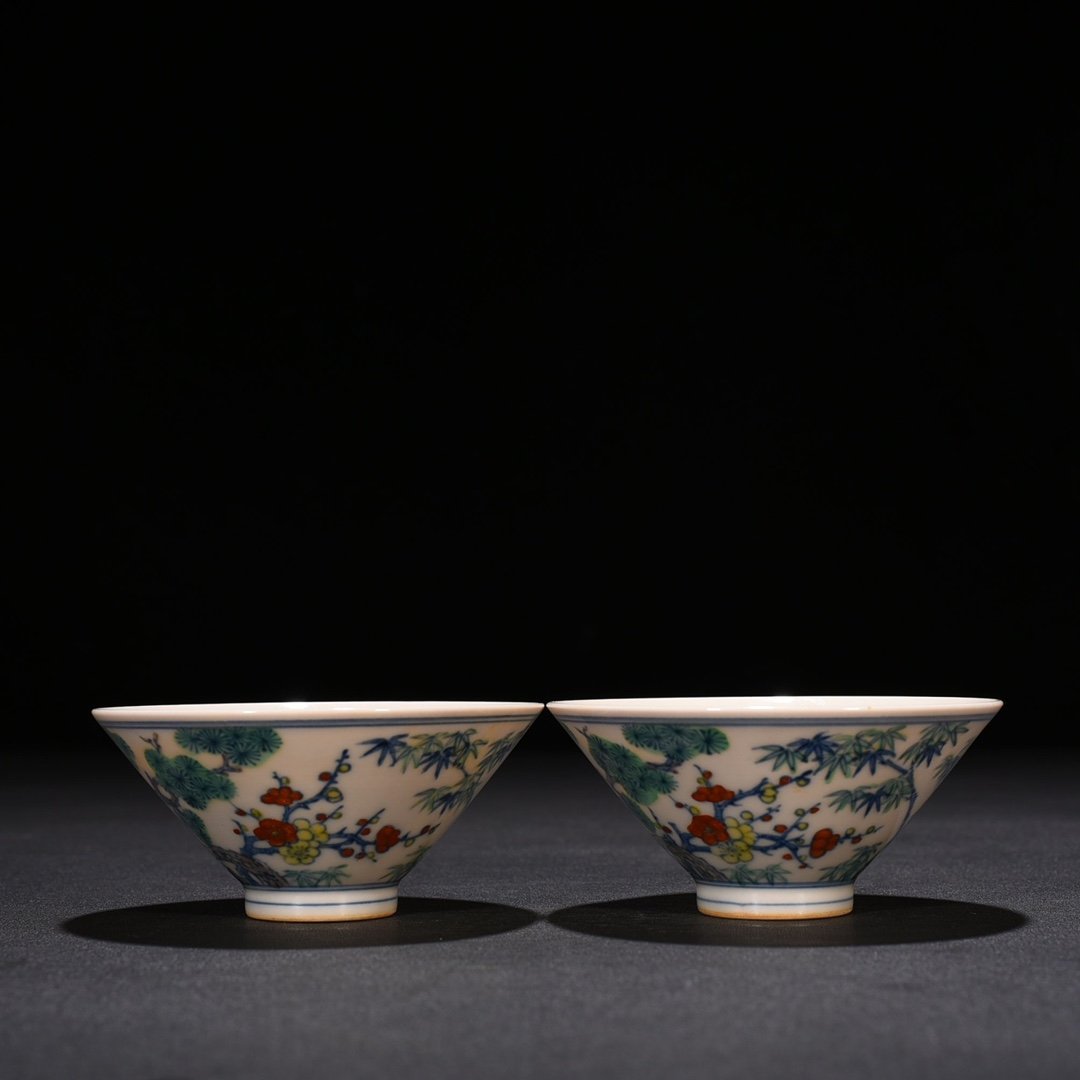 Ming Dynasty Chenghua pine bamboo and plum bamboo hat bowl
