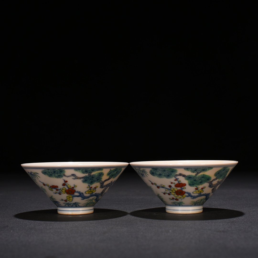 Ming Dynasty Chenghua pine bamboo and plum bamboo hat bowl