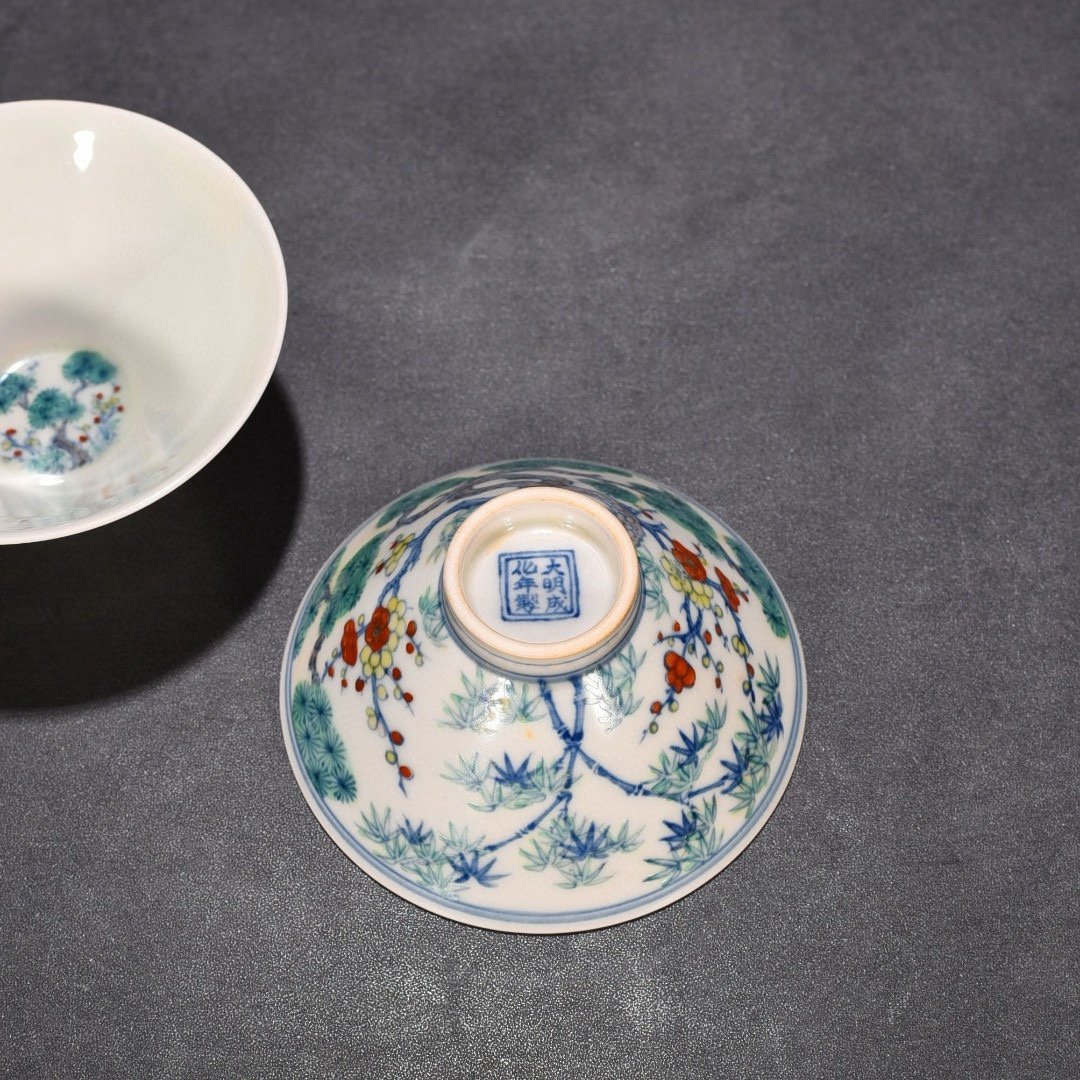 Ming Dynasty Chenghua pine bamboo and plum bamboo hat bowl