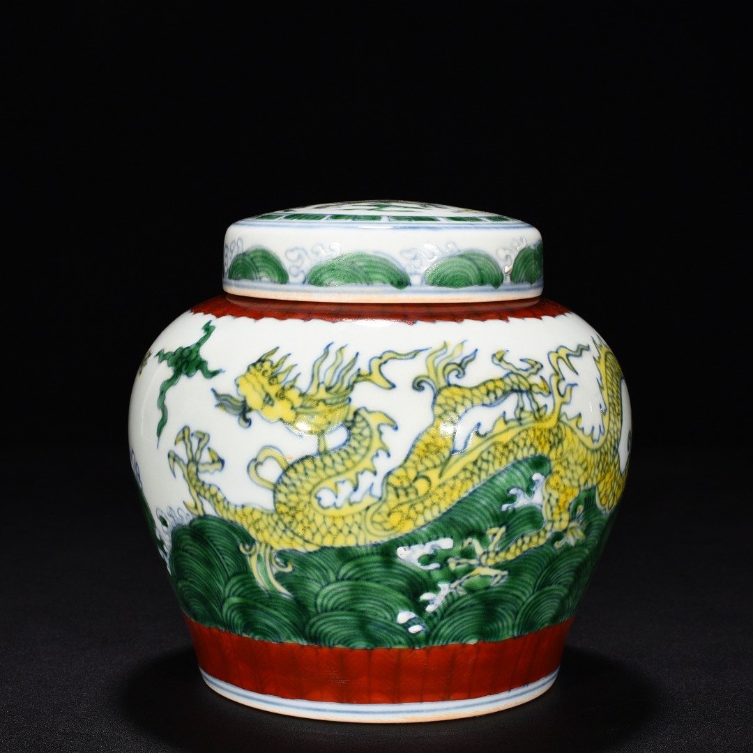 Ming Dynasty Chenghua seawater dragon lid jar