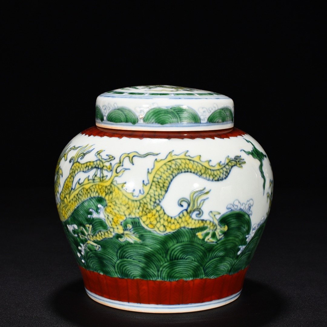Ming Dynasty Chenghua seawater dragon lid jar