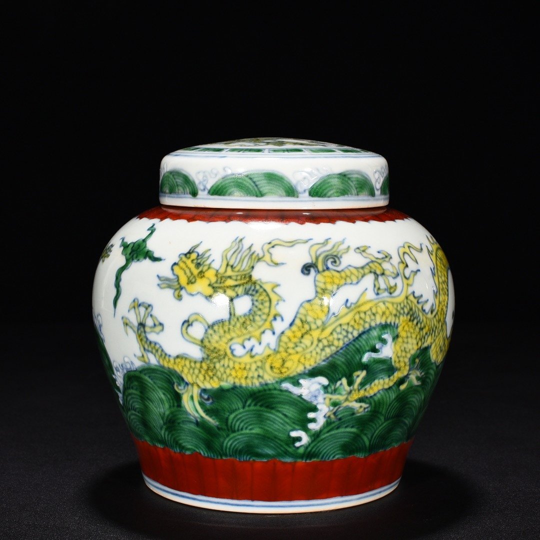Ming Dynasty Chenghua seawater dragon lid jar