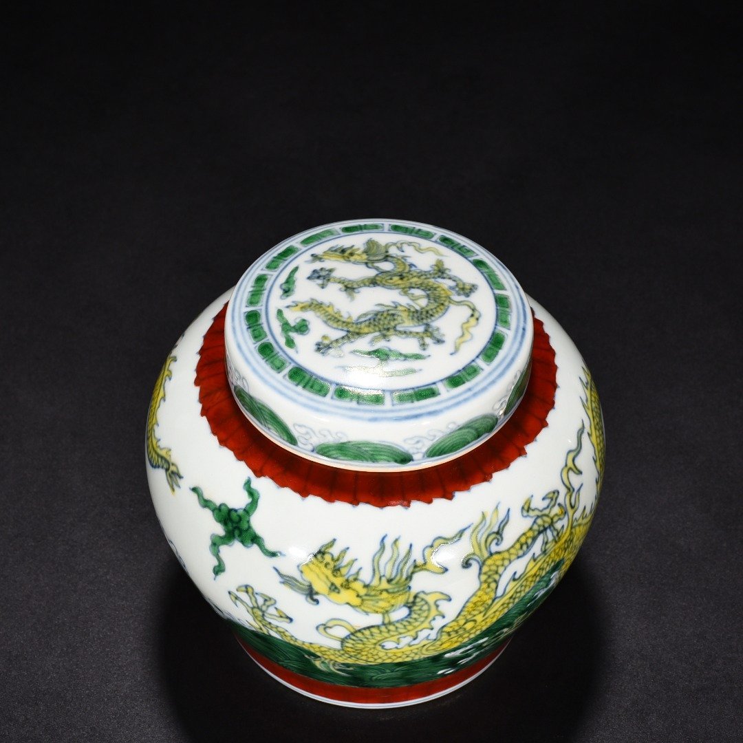 Ming Dynasty Chenghua seawater dragon lid jar