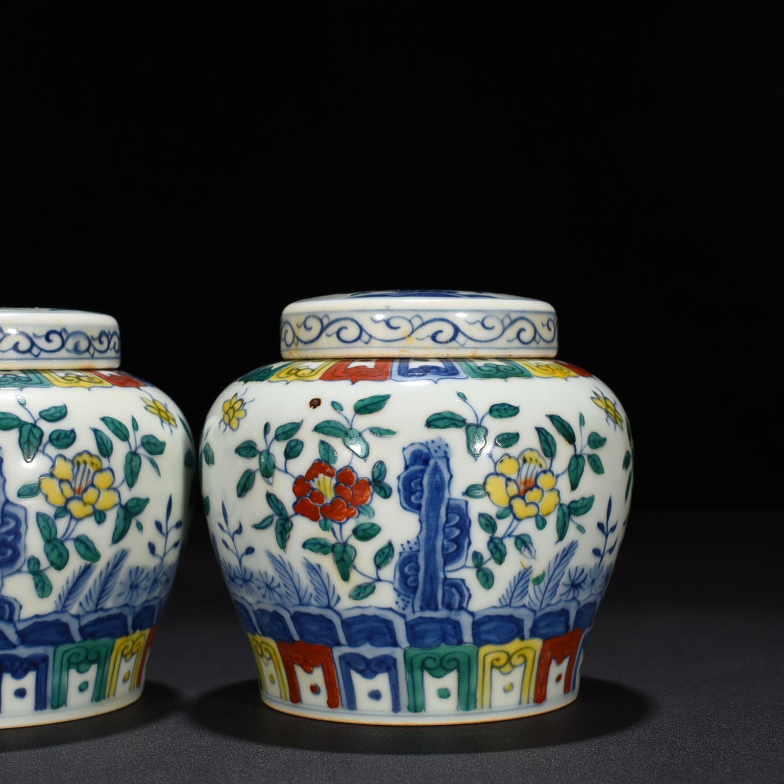 Ming Dynasty Chenghua Lake Stone Flower Tianzi Jar