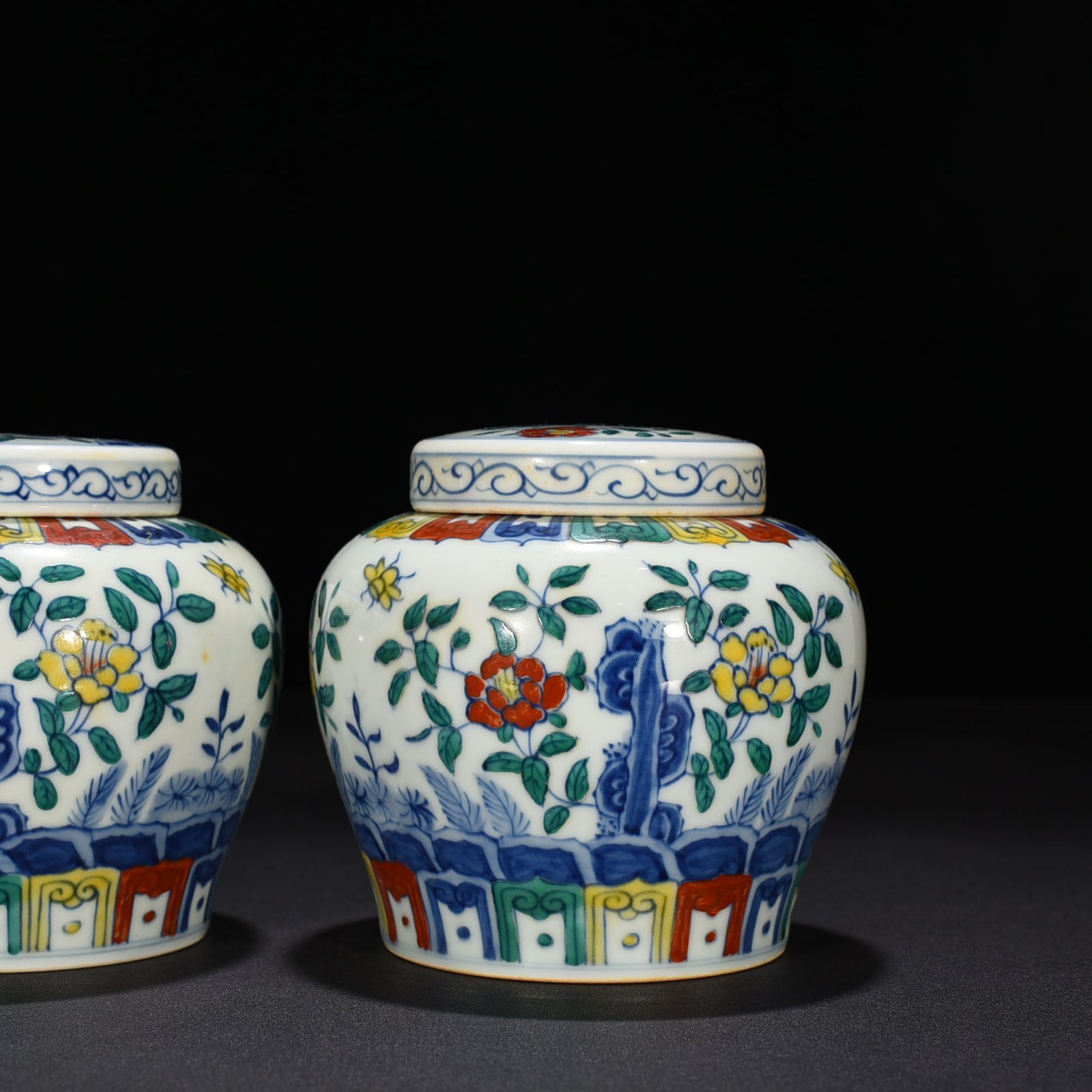 Ming Dynasty Chenghua Lake Stone Flower Tianzi Jar