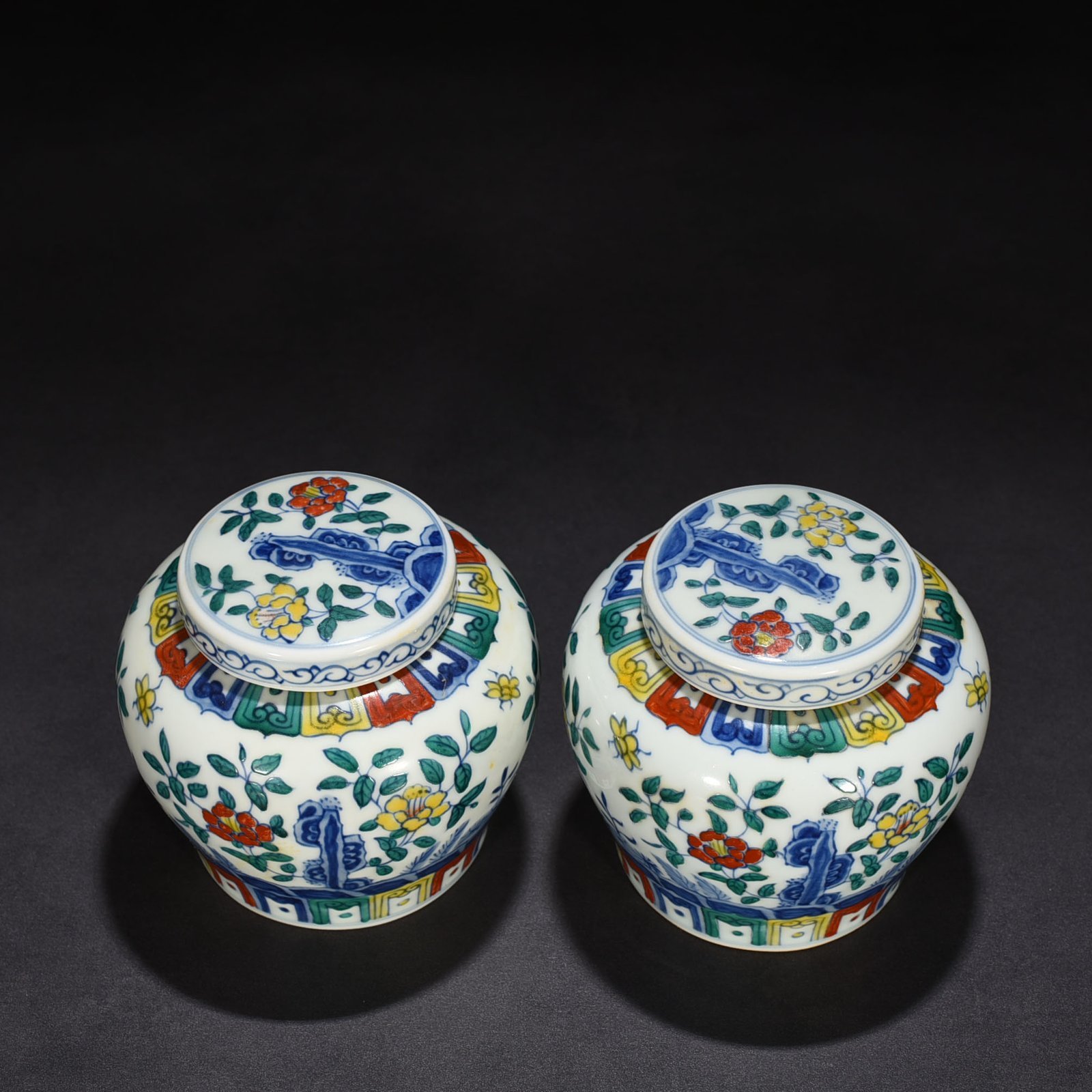 Ming Dynasty Chenghua Lake Stone Flower Tianzi Jar