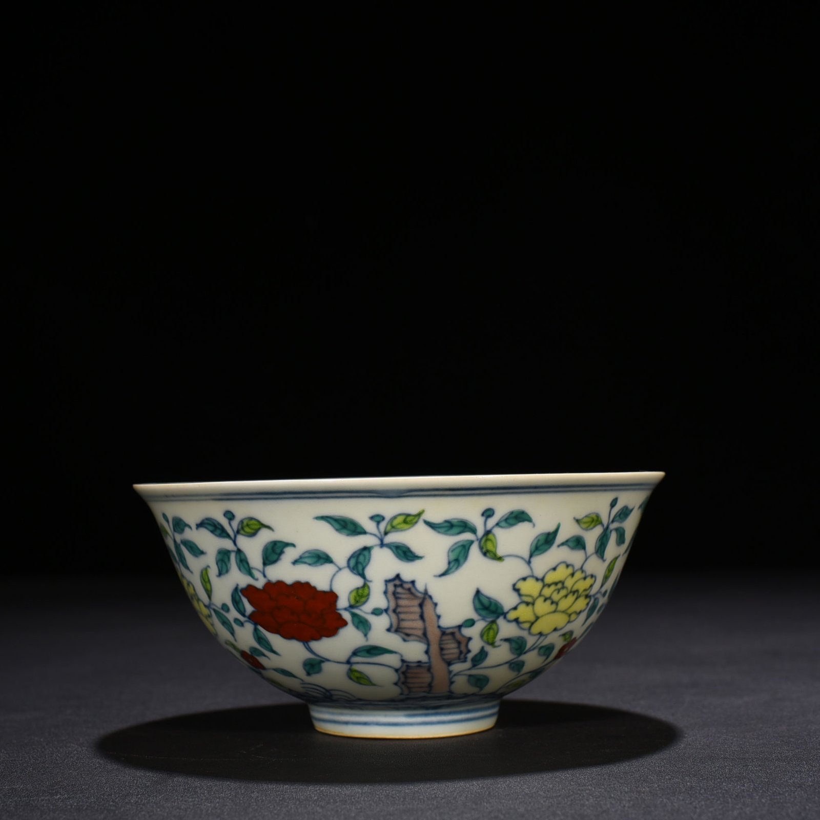 Ming Dynasty Chenghua Lake Stone Flower Palace Bowl