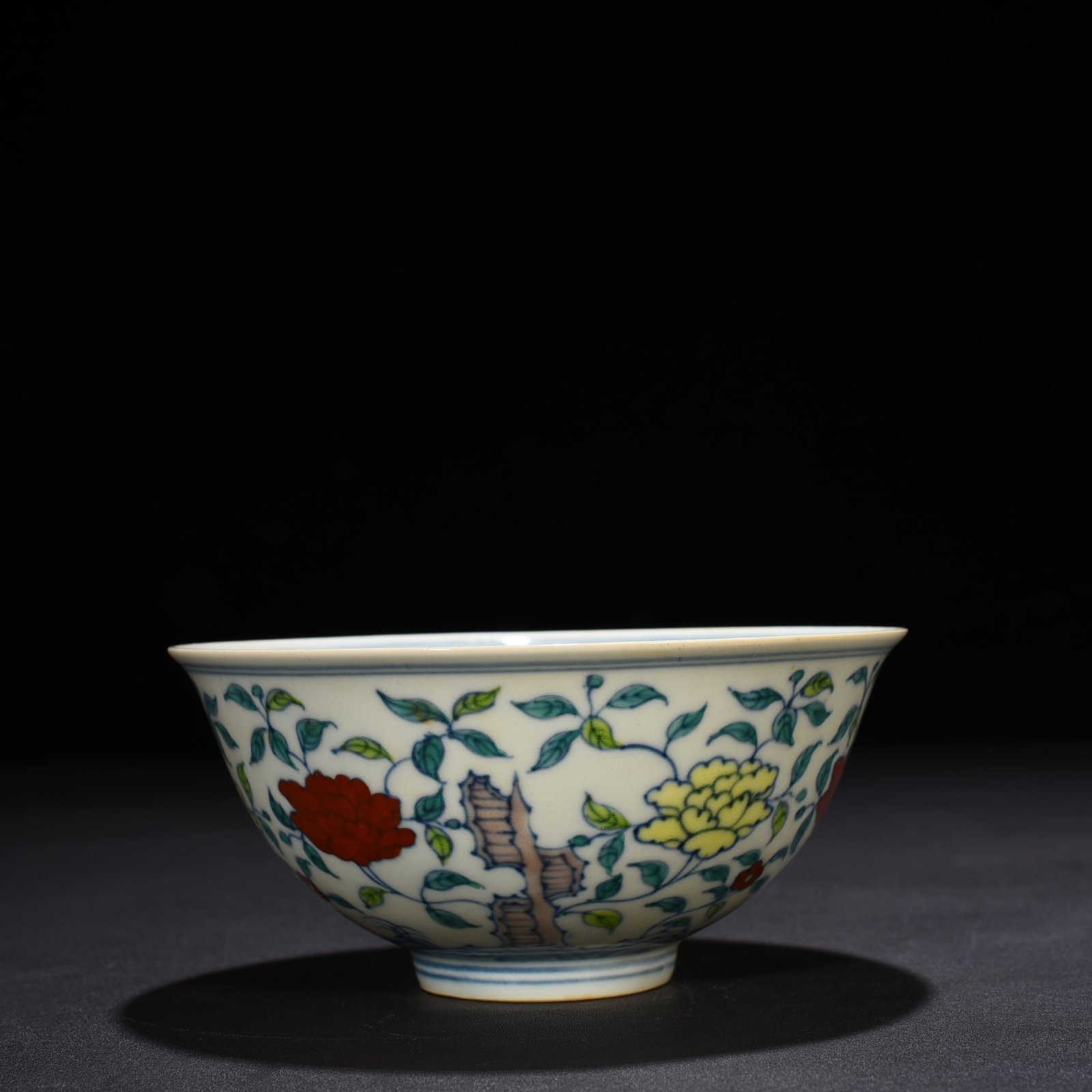 Ming Dynasty Chenghua Lake Stone Flower Palace Bowl