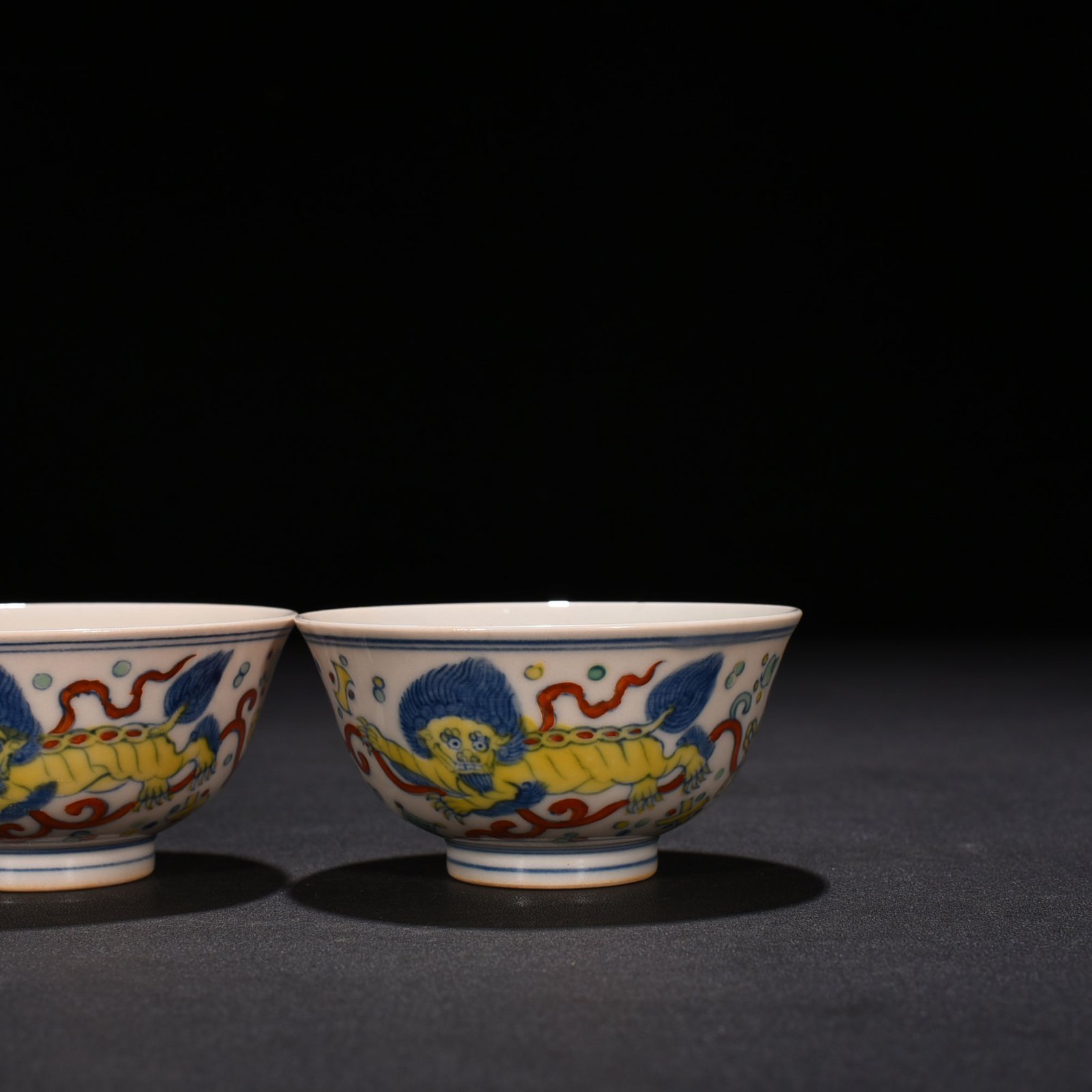 Ming Dynasty Chenghua lion rolling hydrangea cup
