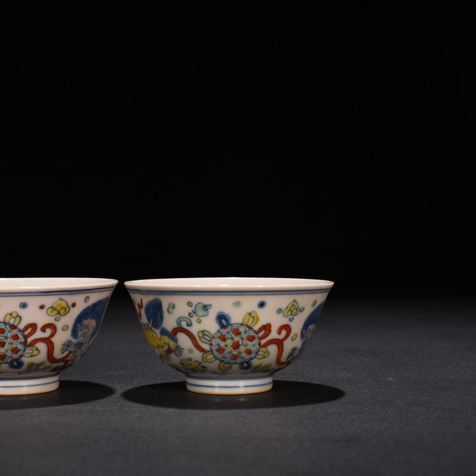 Ming Dynasty Chenghua lion rolling hydrangea cup