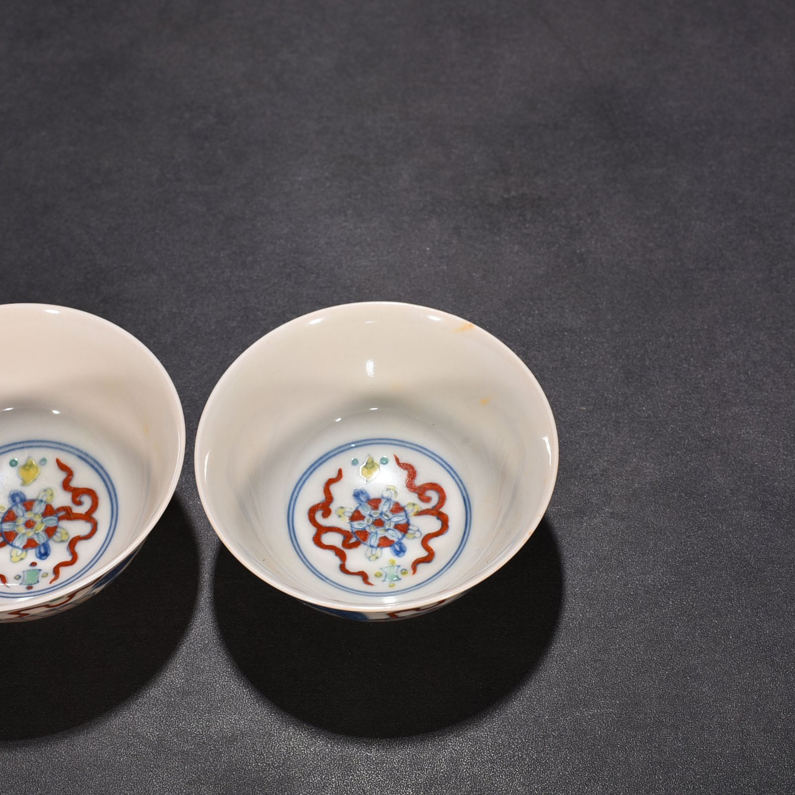Ming Dynasty Chenghua lion rolling hydrangea cup