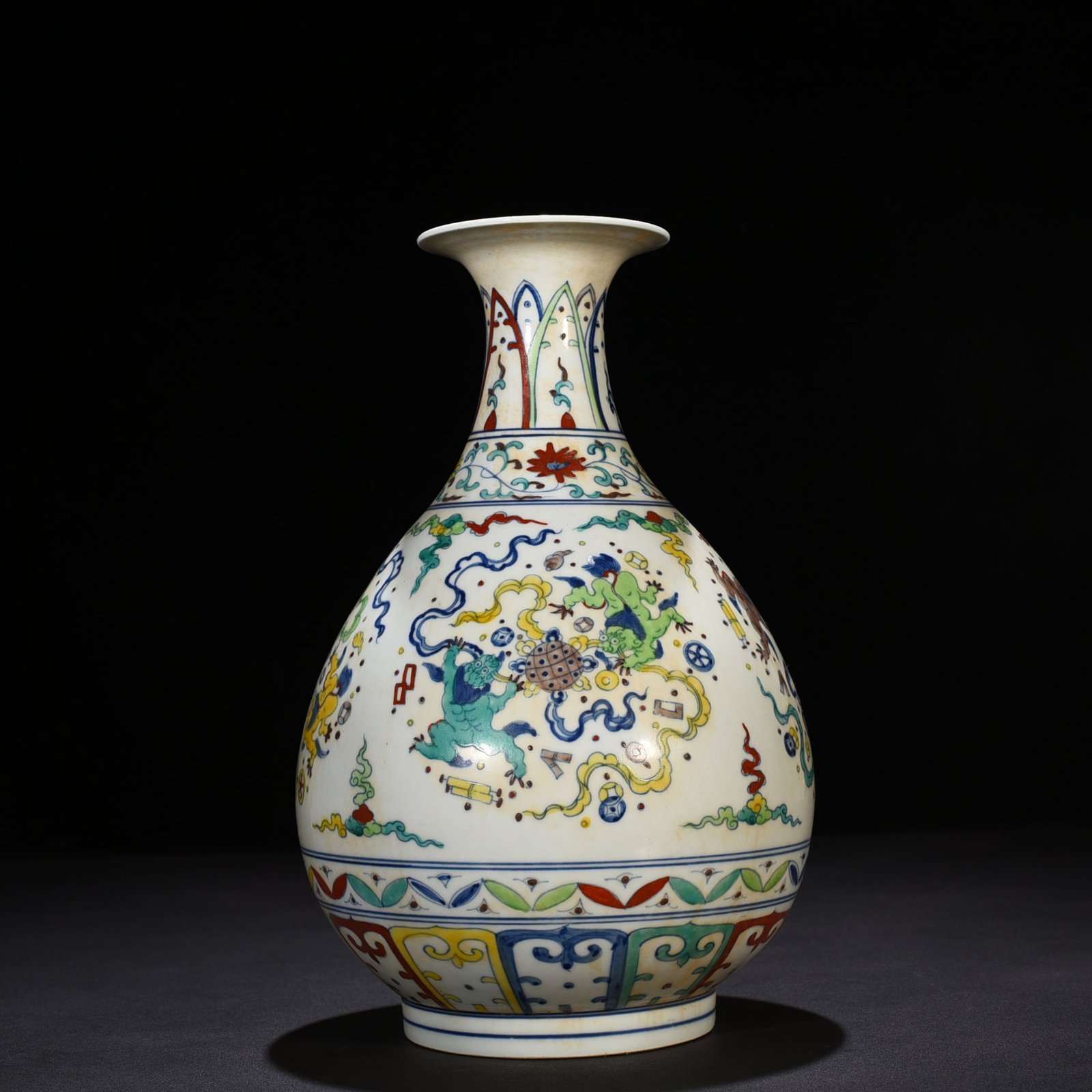 Ming Dynasty Chenghua lion rolling hydrangea jade pot spring vase