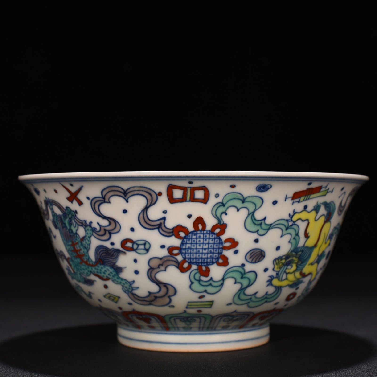 Ming Dynasty Chenghua Lion Rolling Hydrangea Bowl