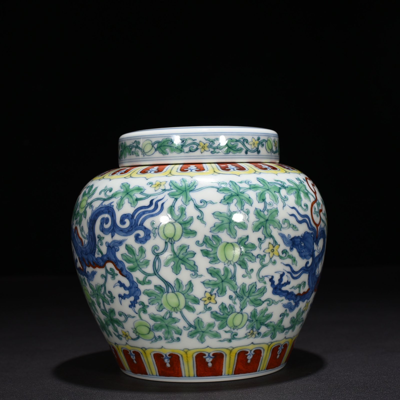 Ming Dynasty Chenghua Colorful Melon and Fruit Chilong Tianzi Jar