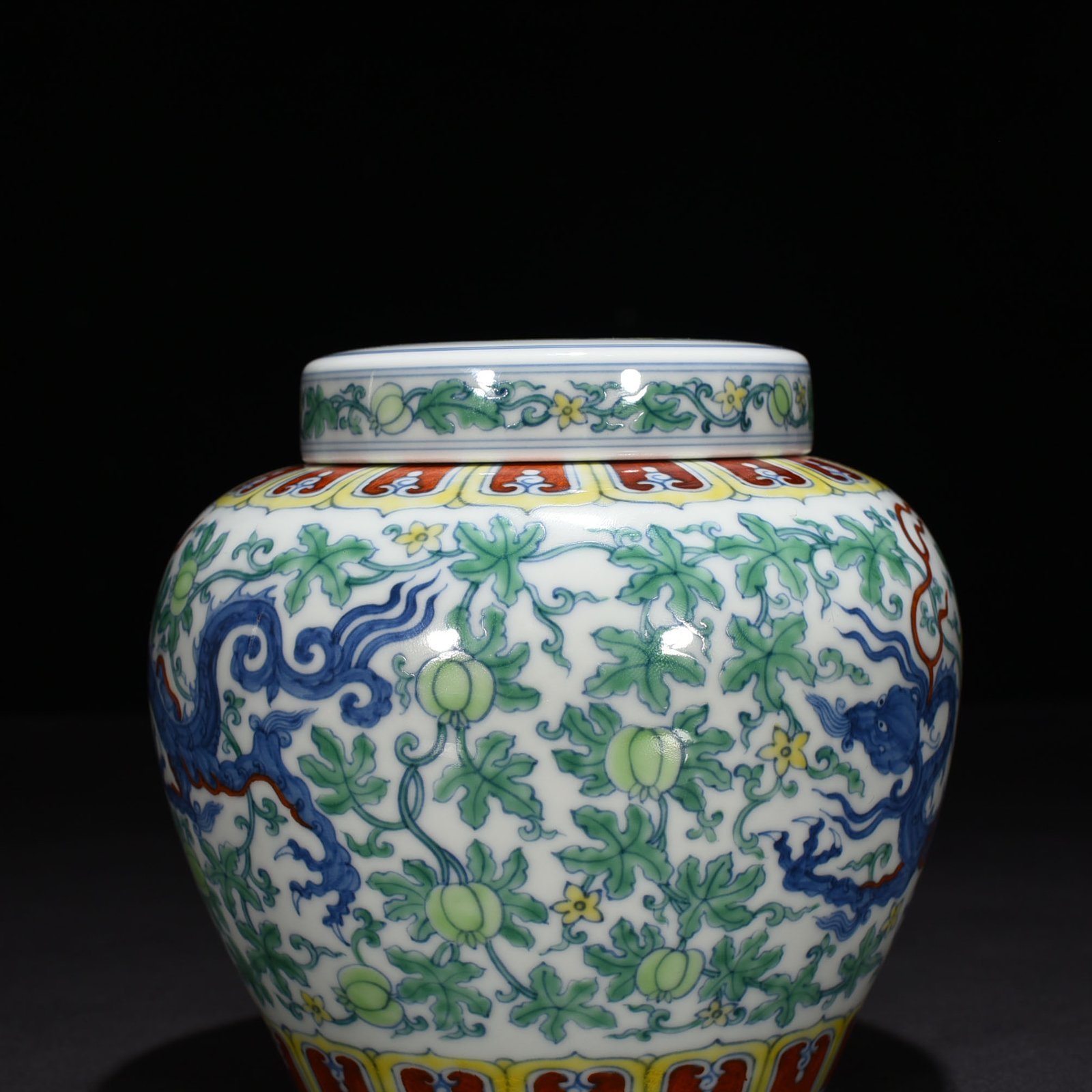 Ming Dynasty Chenghua Colorful Melon and Fruit Chilong Tianzi Jar