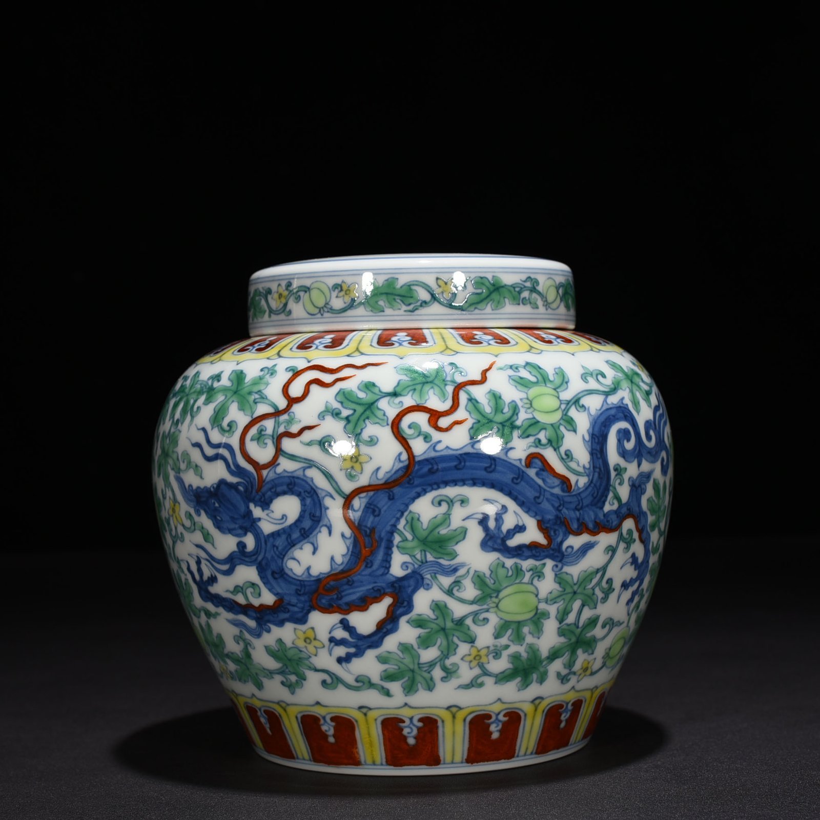 Ming Dynasty Chenghua Colorful Melon and Fruit Chilong Tianzi Jar