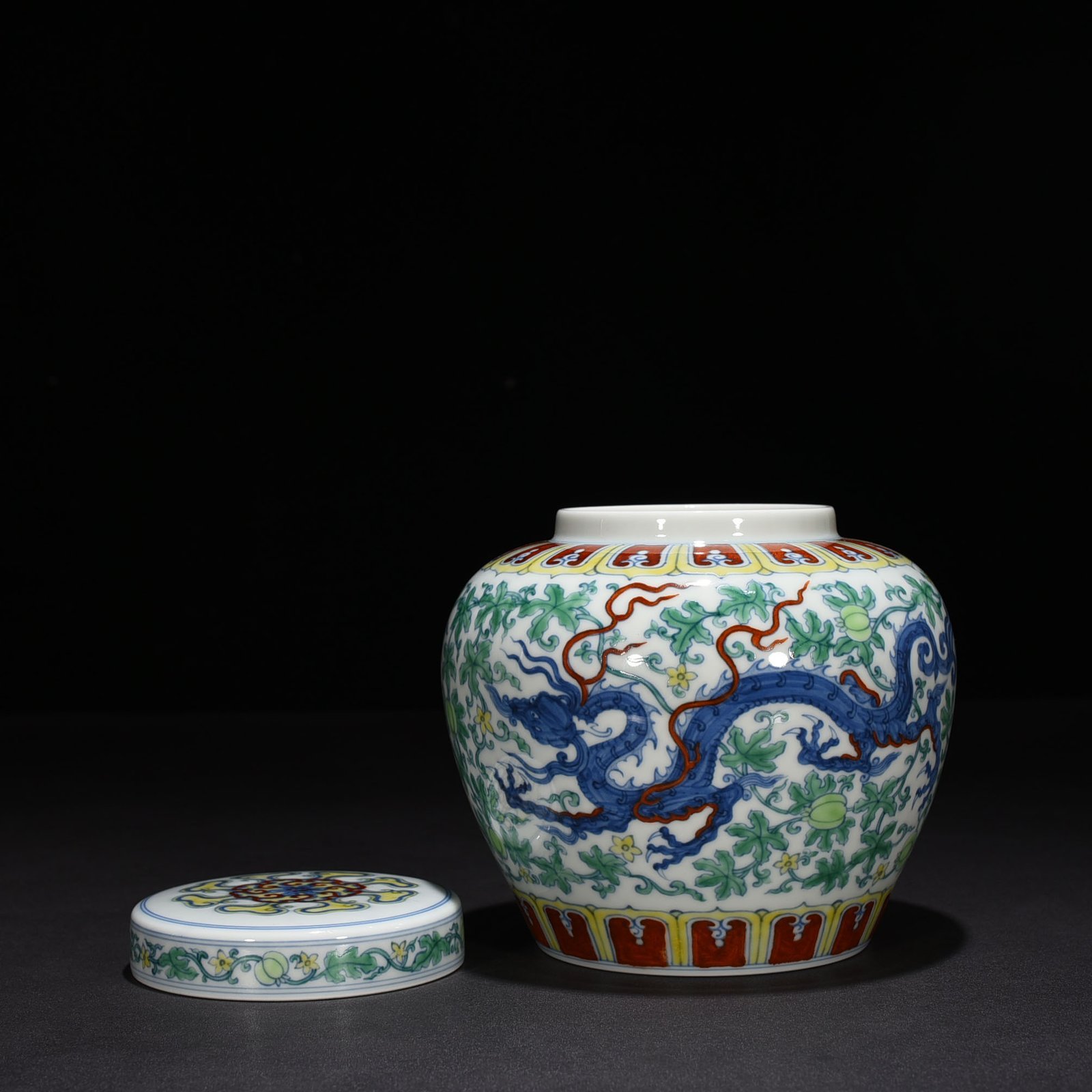 Ming Dynasty Chenghua Colorful Melon and Fruit Chilong Tianzi Jar