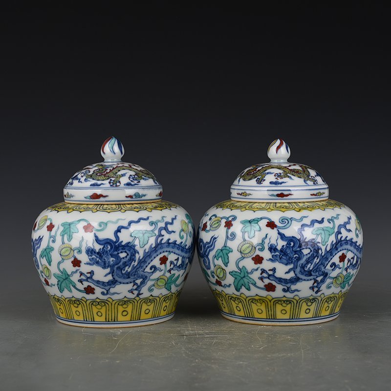 Ming Dynasty Chenghua Cai melon fruit and dragon lid jar