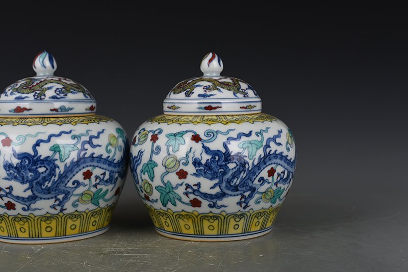Ming Dynasty Chenghua Cai melon fruit and dragon lid jar