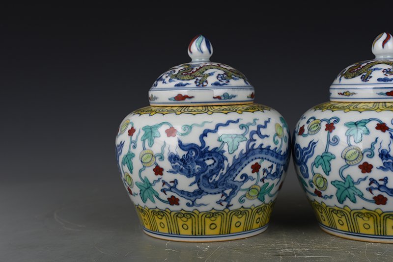 Ming Dynasty Chenghua Cai melon fruit and dragon lid jar
