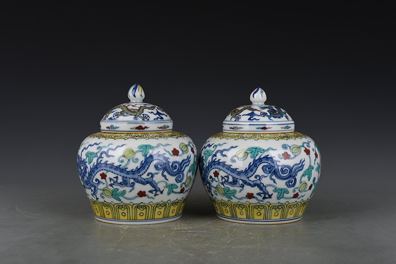 Ming Dynasty Chenghua Cai melon fruit and dragon lid jar