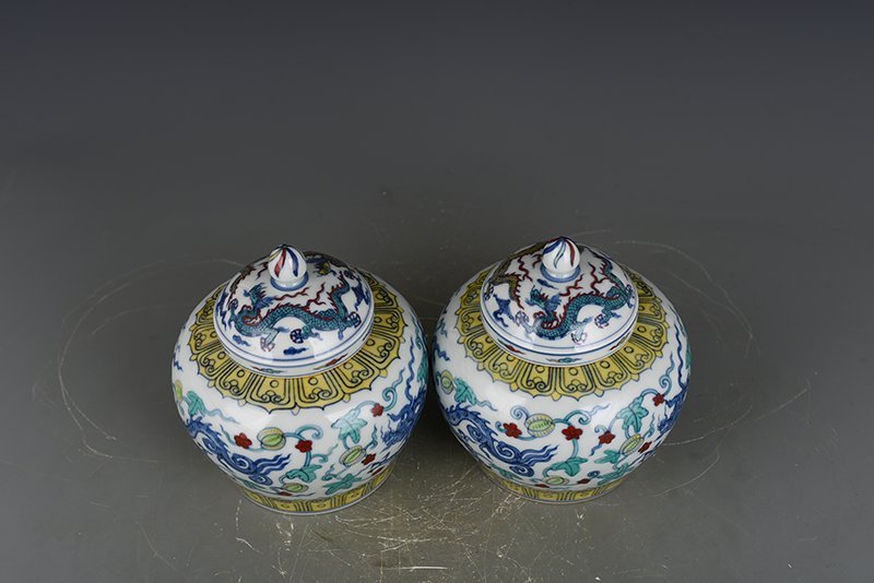Ming Dynasty Chenghua Cai melon fruit and dragon lid jar